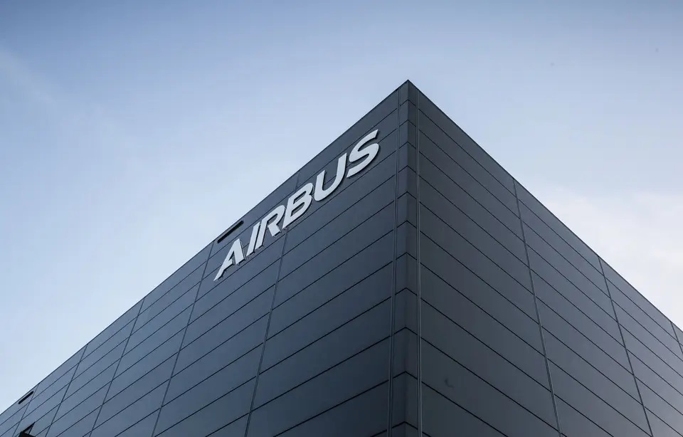 Airbus annonce la suppression de 2.360 postes dans sa branche Défense et Espace.