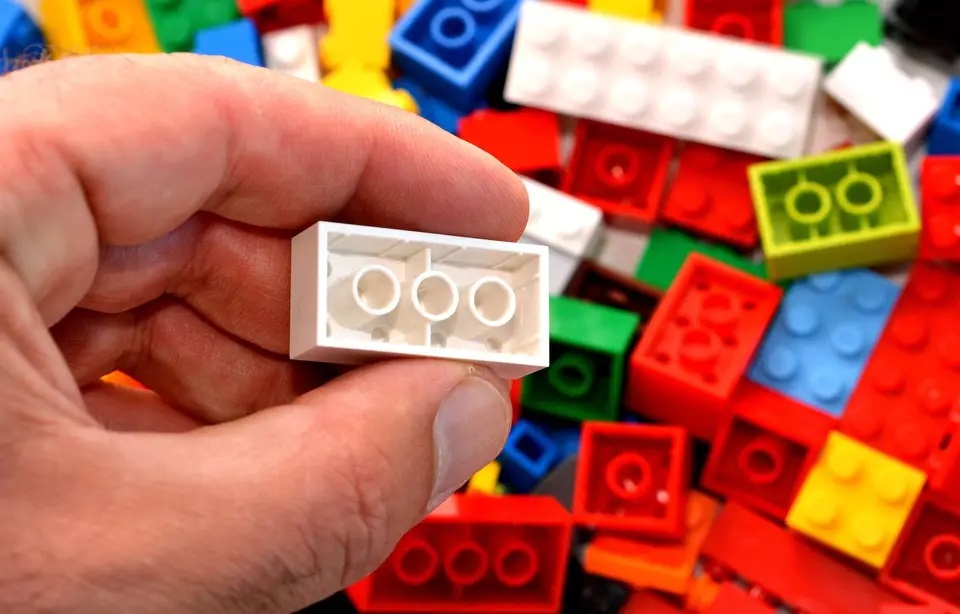 Au Danemark : Lego fabrique plus de 13.000 visières de protection par jour !
