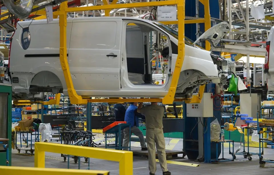 PSA renonce à faire travailler ses salariés polonais dans son usine du Nord.