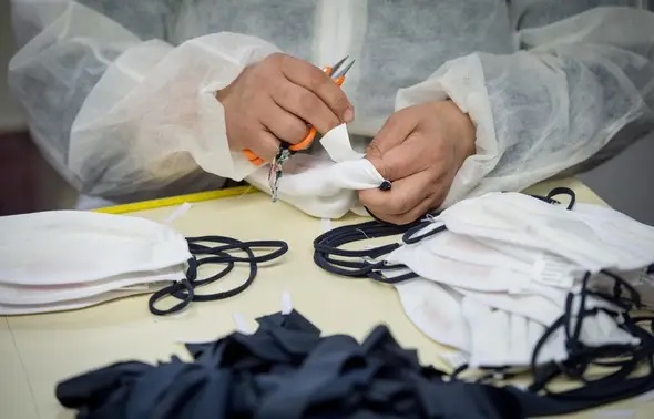 Coronavirus en Bretagne : Pour « être autonome », la région crée son usine de fabrication de masques.