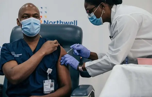 Coronavirus en entreprise : Un employeur peut-il obliger ses salariés à se faire vacciner ?