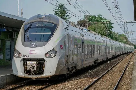 SNCF : Des TER reliant Paris à la Normandie roulent au colza.
