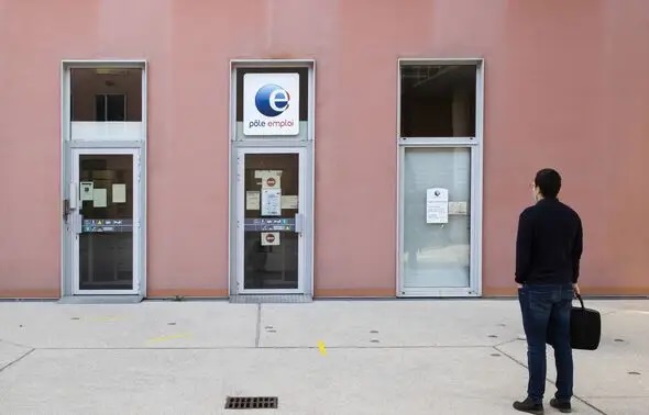 Le chômage reste à un niveau élevé avec 3,8 millions de demandeurs d’emploi en catégorie A.