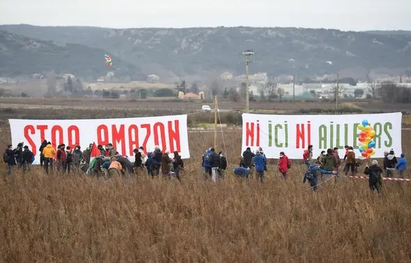 Contre l’implantation d’un entrepôt Amazon dans le Gard !