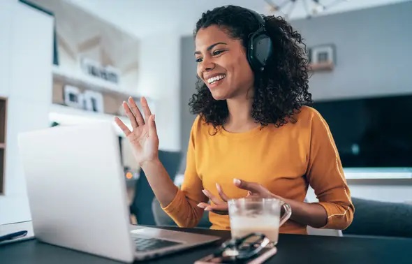 Télétravail : L’employeur doit organiser chaque année un entretien