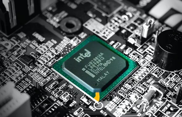 Pour le PDG d’Intel, la crise des semi-conducteurs va courir jusqu’à 2023.