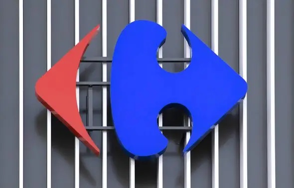 Carrefour va installer des bornes pour reprendre vos anciens téléphones en échange de bons d’achat.