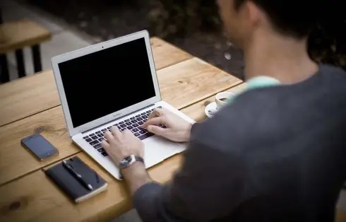 Etats-Unis : Un patron licencie 900 salariés lors d’une réunion Zoom !