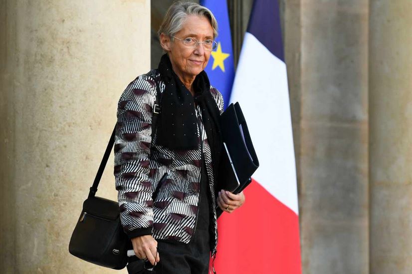 Covid-19 : Elisabeth Borne appelle les entreprises à élargir le recours au télétravail dès la rentrée de janvier