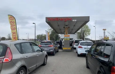 18 centimes de moins pour le carburant : « les Allemands aiment monsieur Macron »