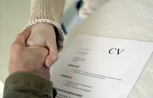 Val-de-Marne : Augmentation record des recrutements prévus en 2022.