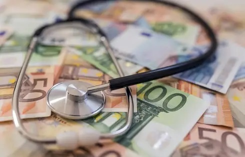Le déficit de la Sécurité sociale, en forte baisse en 2023, devrait s’établir à 6,8 milliards d’euros.