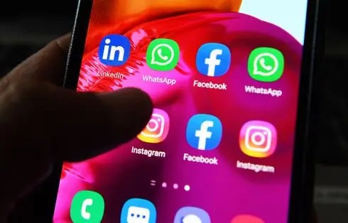 Les réseaux sociaux : machine à nourrir les clivages !