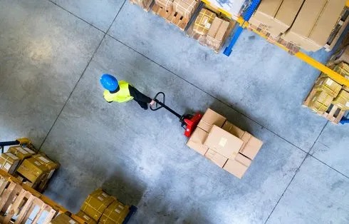 Eloigner des villes les installations logistiques augmente-t-il la pollution ?
