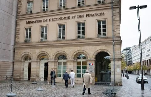 Budget rectificatif 2022 : Le déficit public finalement attendu à 4,9 % et la croissance à 2,7 %.