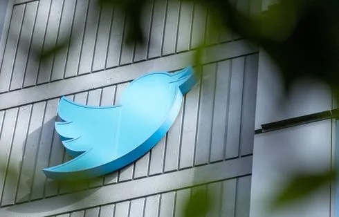 Twitter : L’entreprise licencie « environ 50 % » de ses employés dans le monde