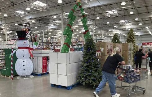 Atacadao, Costco… Les supermarchés de gros volumes.