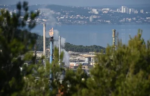 Fin du blocage d’une bioraffinerie de TotalEnergies et de terminaux pétroliers près de Marseille.