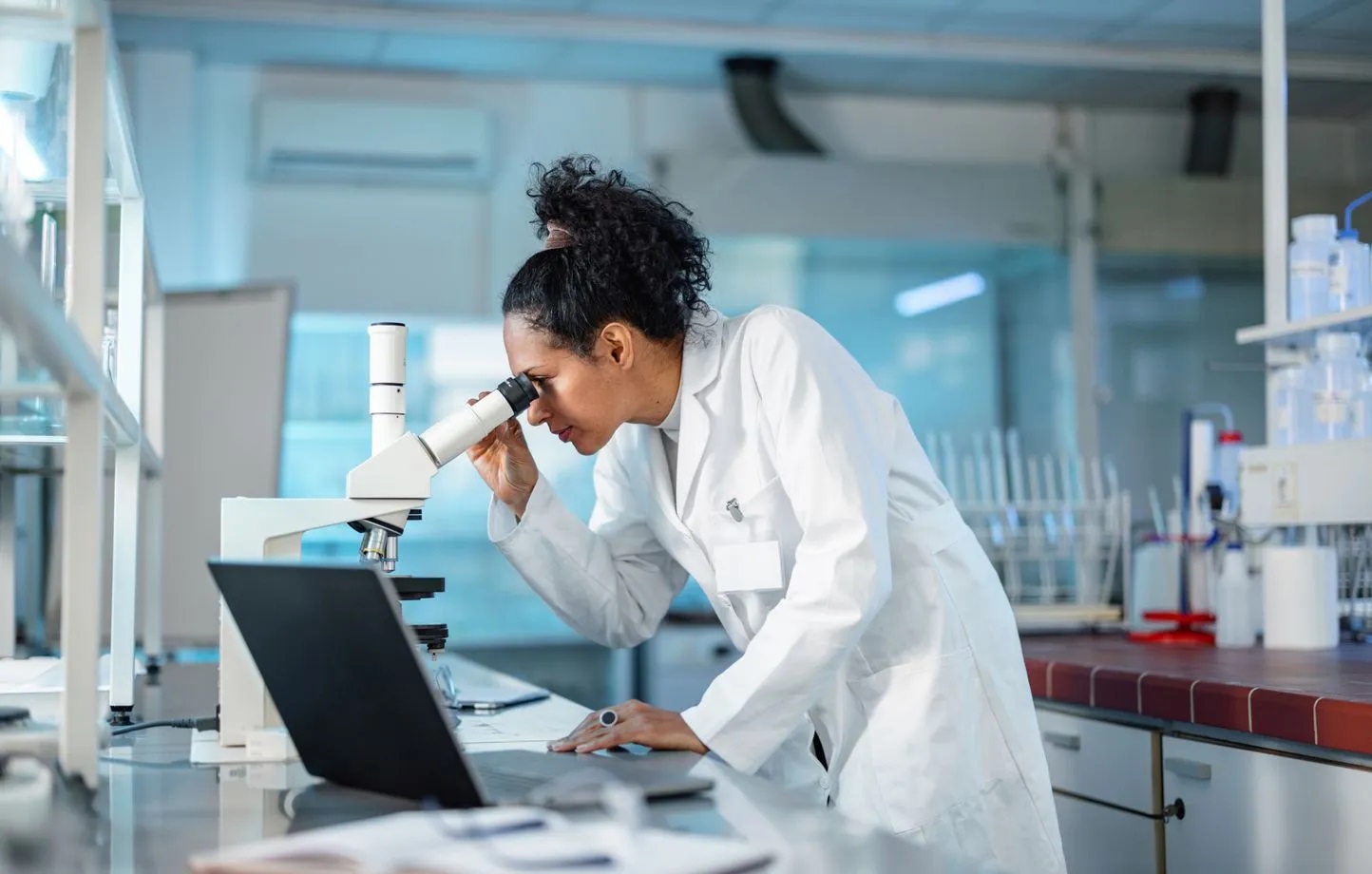 Emploi : L’industrie pharmaceutique vous tend les bras