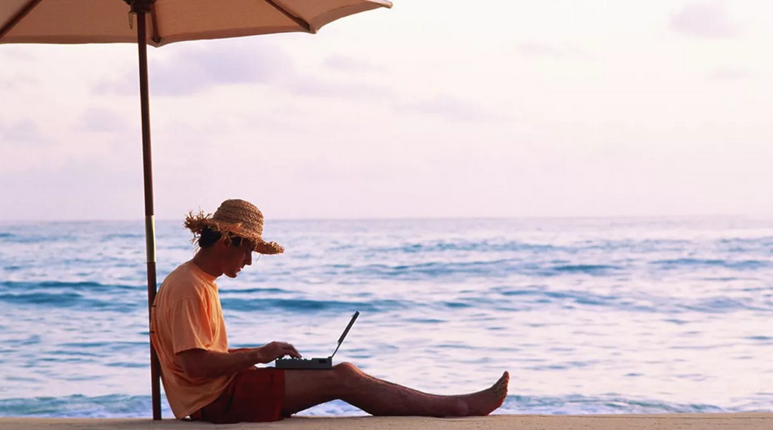 « On n'est pas tous médecins urgentistes : la plupart des e-mails peuvent attendre 24 heures ! » : les dangers de l'hyperconnexion en vacances