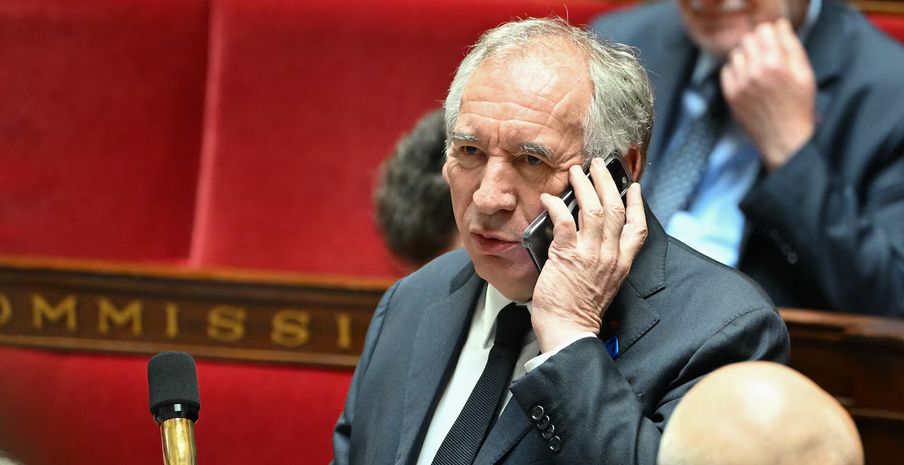 Suppression de deux jours fériés: le gouvernement confirme viser un rendement de 4,2 milliards d'euros dès 2026