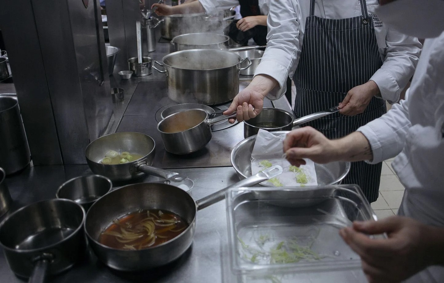 C’est quoi le « Diabolo Poivre » qui met à la carte le harcèlement moral et sexuel dans les restos ?