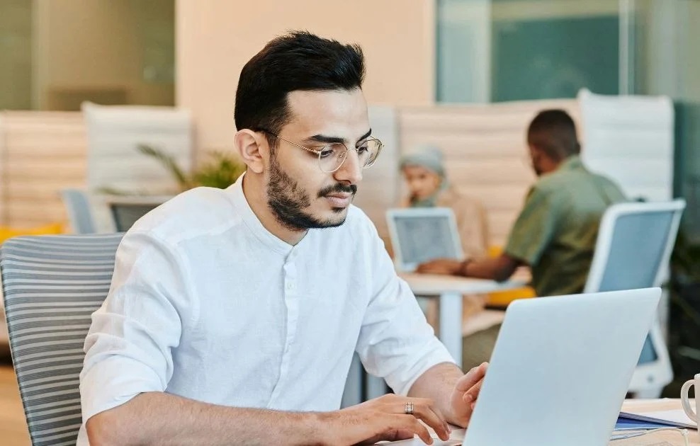 Cumul d’emplois : Mode d’emploi, risques et précautions.