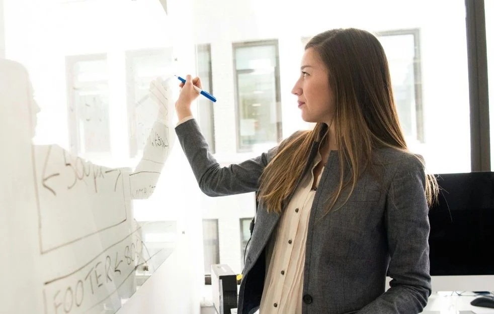 Fonction publique : tout savoir sur les 3 statuts et leurs avantages.