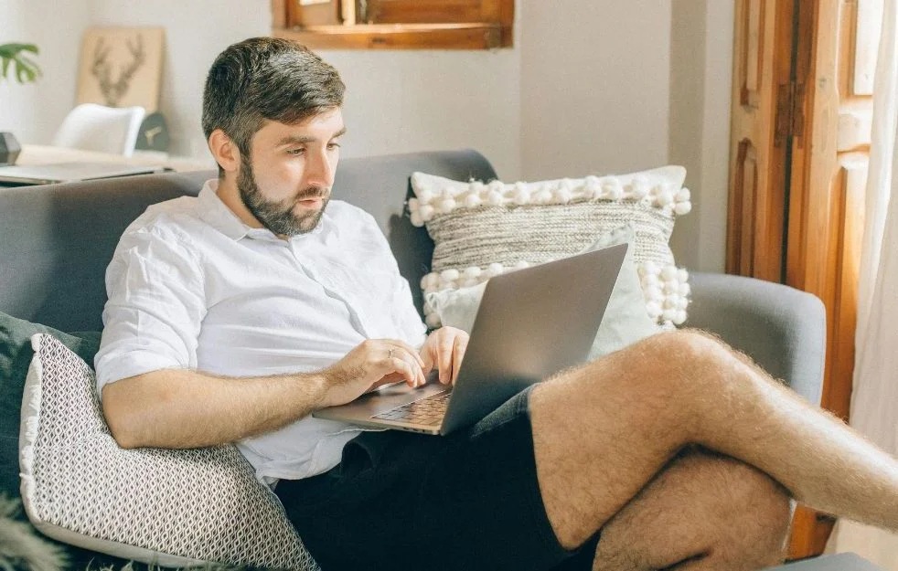 Télétravail à 100 % : Réalité, avantages et inconvénients !