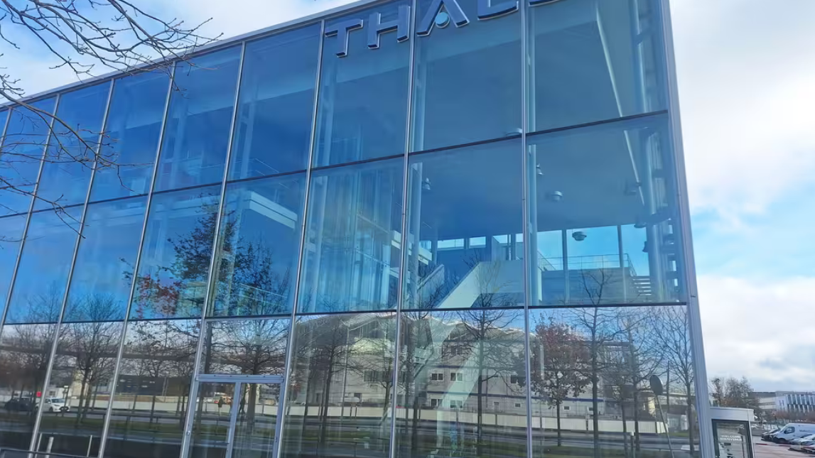 Le groupe Thales va recruter plus de 9 000 personnes dans le monde, dont 3 300 en France 