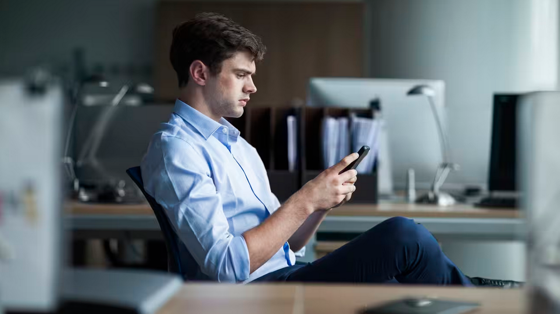 Les jeunes actifs quittent plus fr&eacute;quemment un CDI que leurs a&icirc;n&eacute;s 