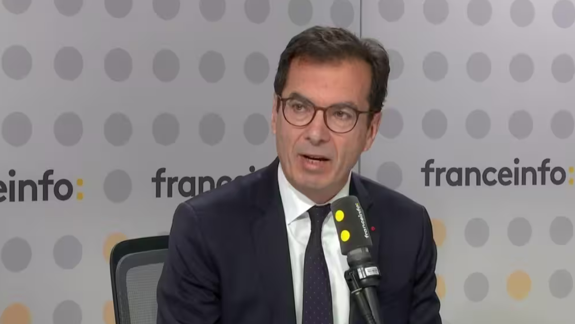 Hausse du prix des carburants : le ministre du Travail "pr&ecirc;t &agrave; mettre en place des mesures de ch&ocirc;mage partiel pour soulager les entreprises" 