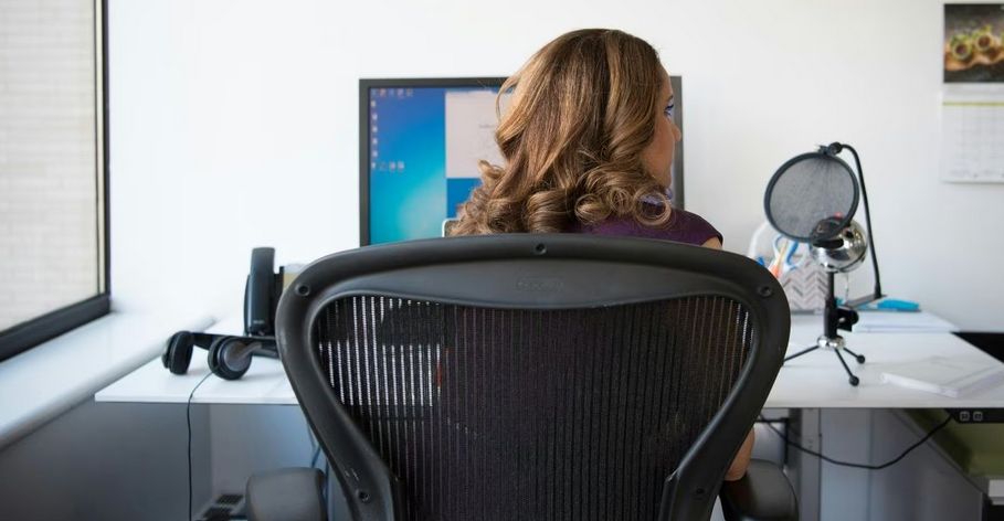 Doit-on mettre fin au t&eacute;l&eacute;travail pour inverser la courbe du ch&ocirc;mage des jeunes dipl&ocirc;m&eacute;s ?