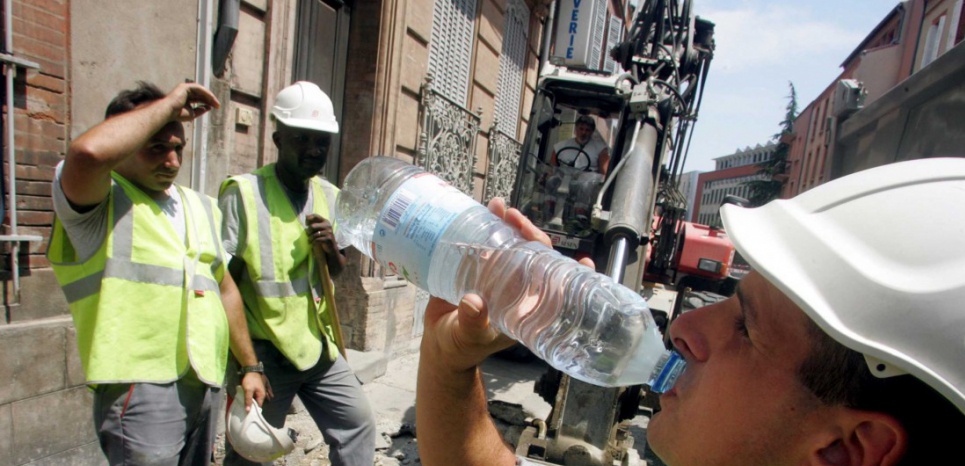 Canicule: Rebsamen demande d'aménager les horaires des postes exposés