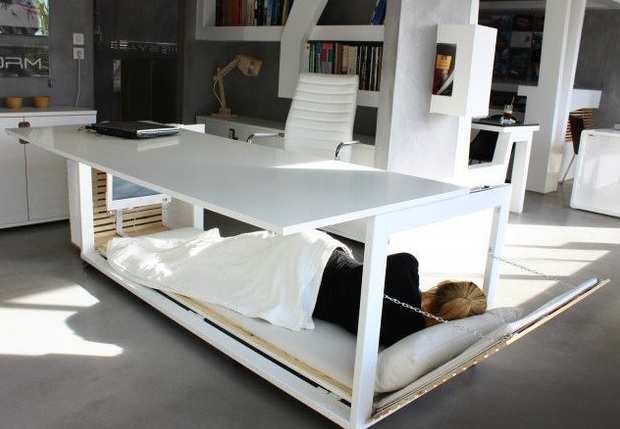 Sieste au travail : le "bureau-lit" bientôt dans votre entreprise ?