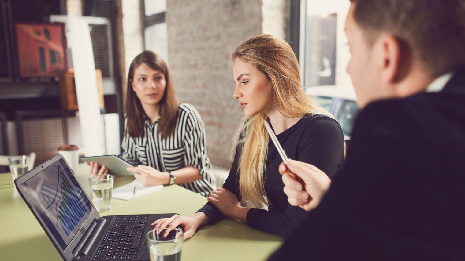 "Qui doit être redevable à l'autre: l'employé ou l'employeur?"