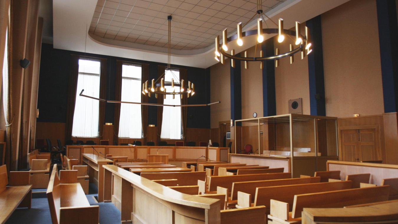 Il se sert dans la caisse de son comité d’entreprise