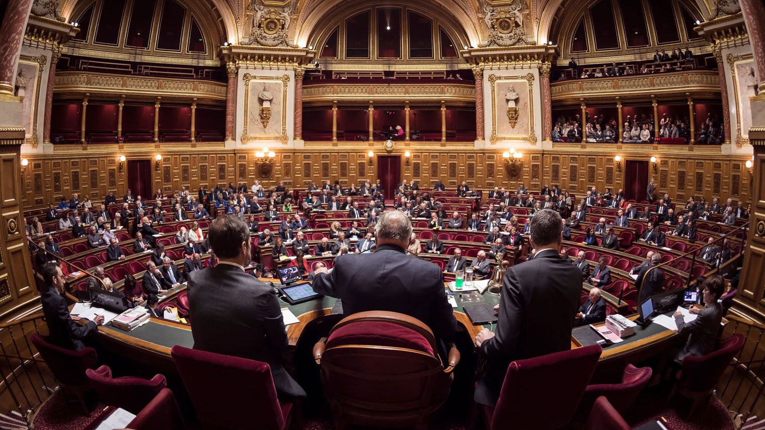 Code du travail: le Sénat s'apprête à durcir le texte des ordonnances 