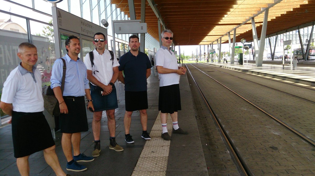 Canicule à Nantes : des conducteurs de bus portent la jupe, à défaut de shorts !