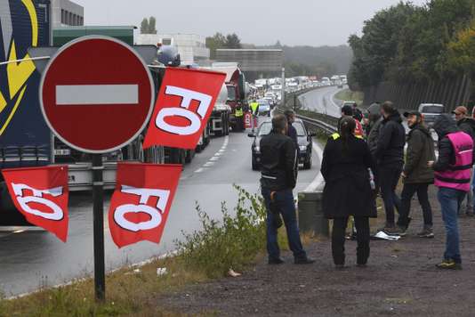 Routiers : la CGT veut « maintenir la pression », la CFDT menace d’une grève le 10 octobre